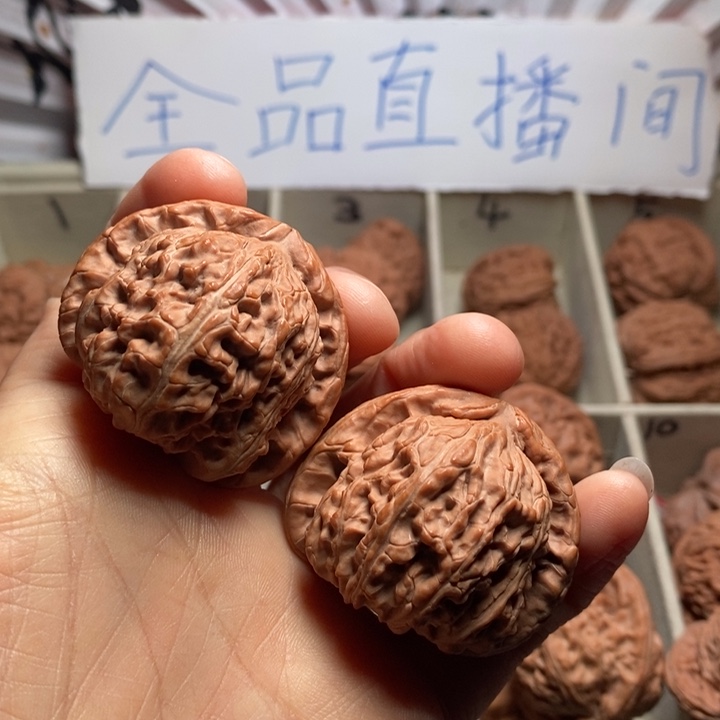 文玩核桃吊坠三角白