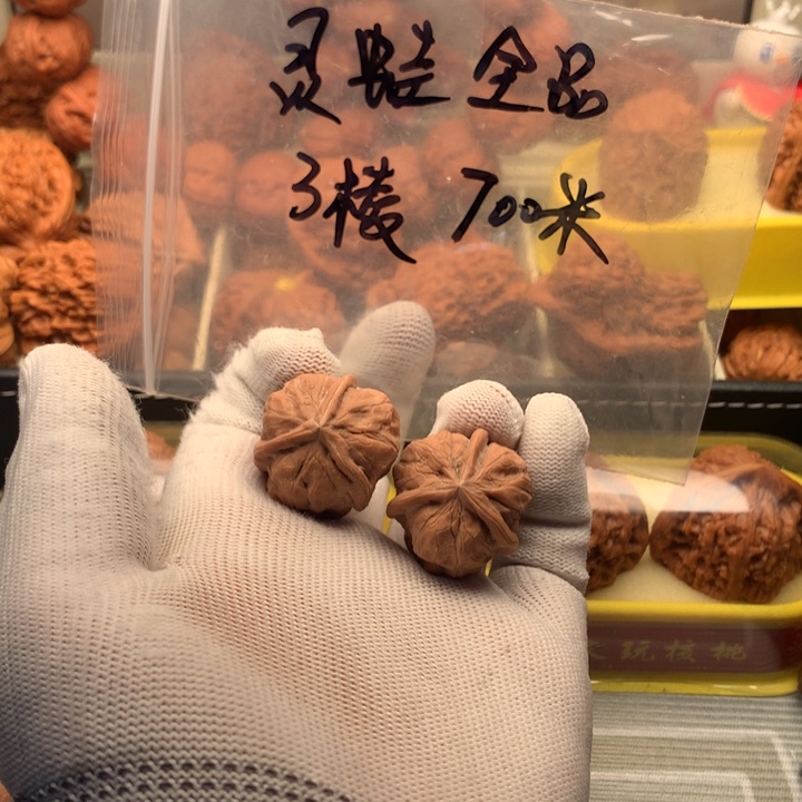 文玩核桃吊坠灵蛙三棱全品