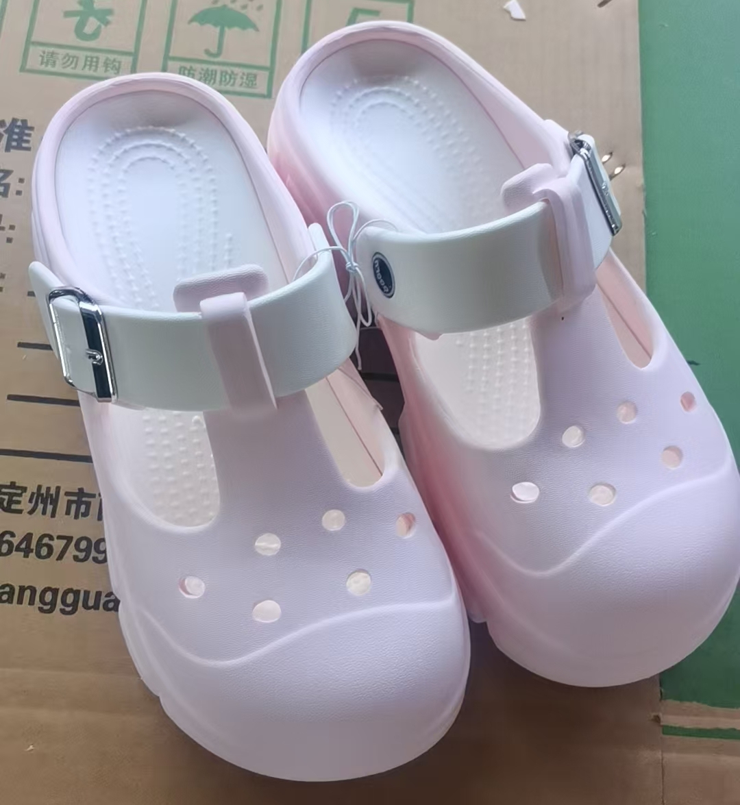 高跟双色洞洞鞋 鞋码随机