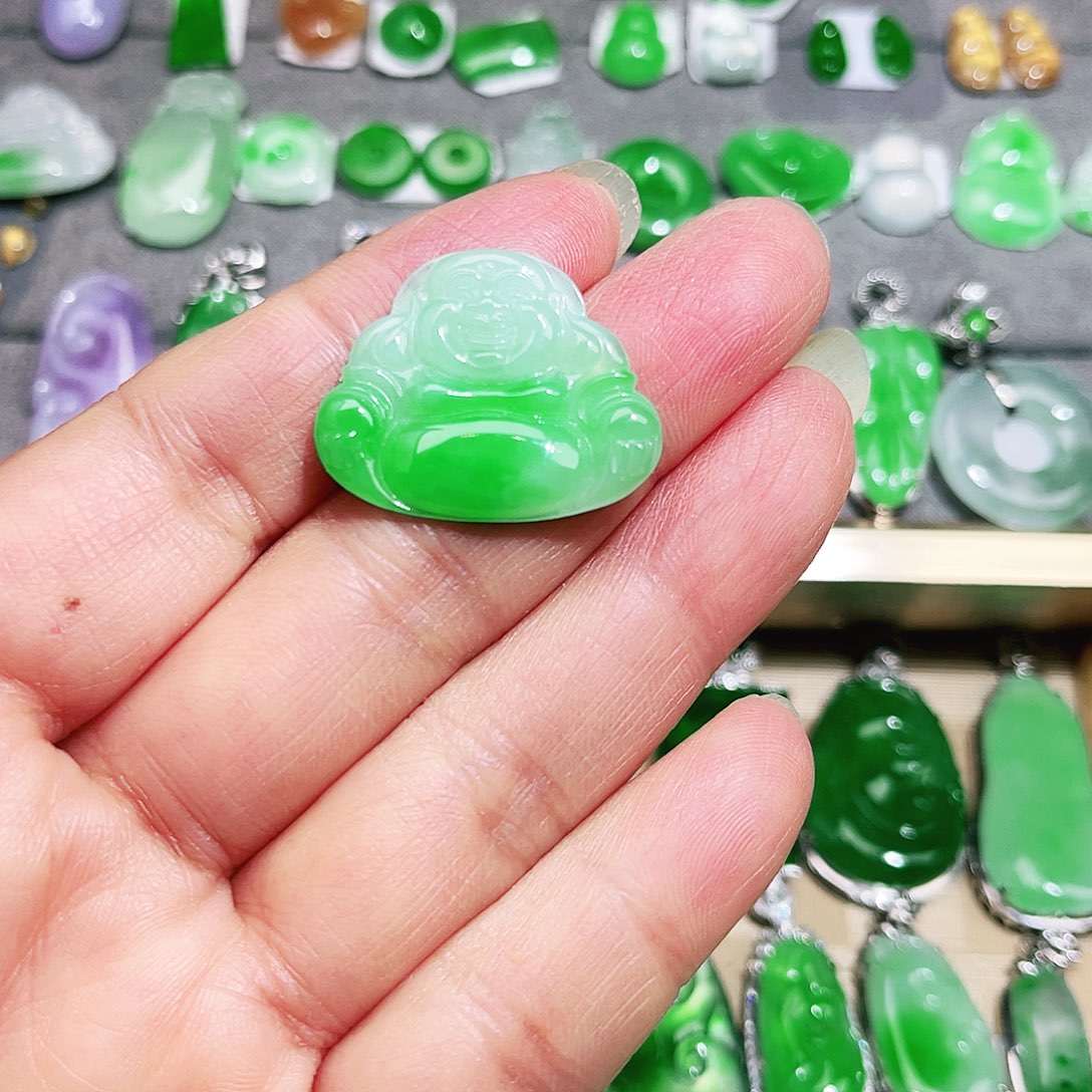 翡翠颈饰未镶嵌裸石