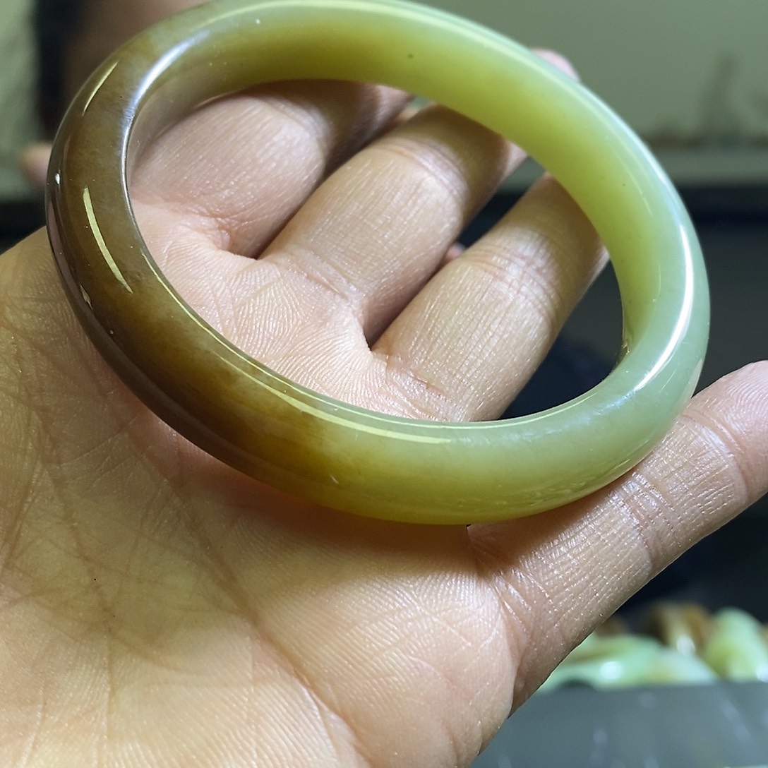 和田玉未镶嵌手镯61口径