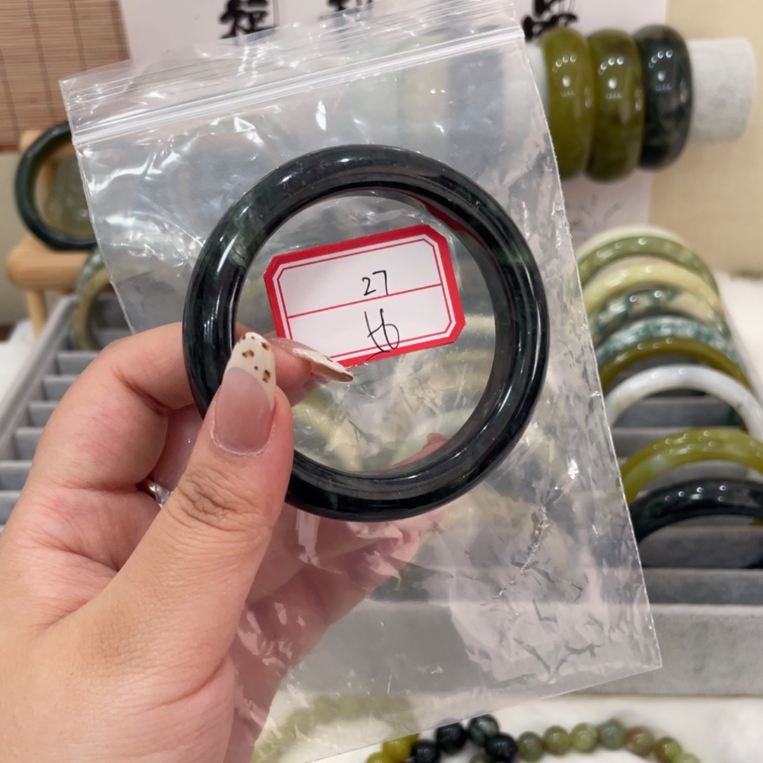 蛇纹石玉手镯未镶嵌