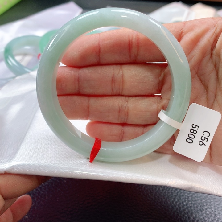 翡翠手镯未镶嵌56565656