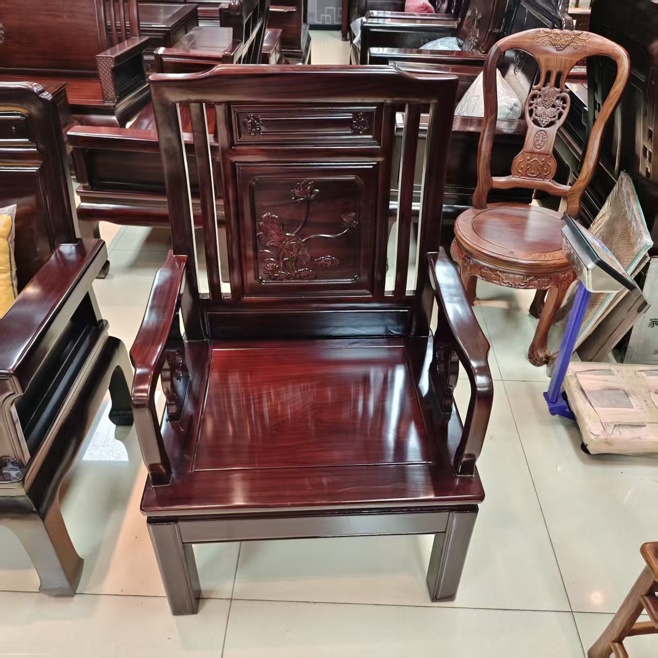 酸枝木 明式荷花单人位尺寸：长71宽58坐高40背高105