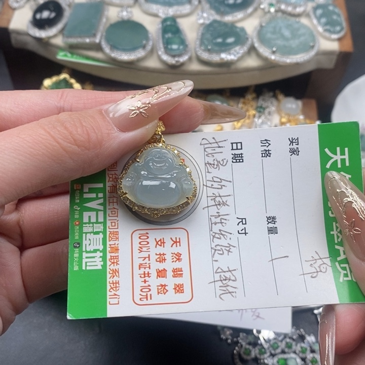 翡翠颈饰未镶嵌翡翠