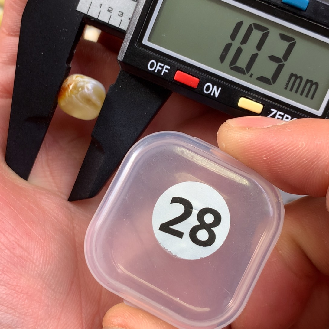 琥珀裸石未镶嵌老型