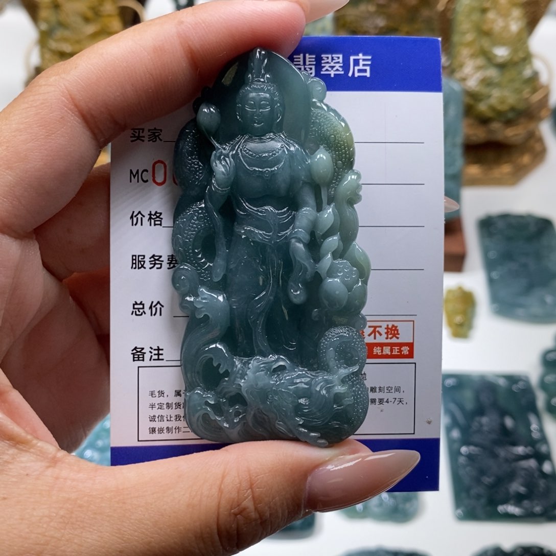 翡翠颈饰未镶嵌?****斤