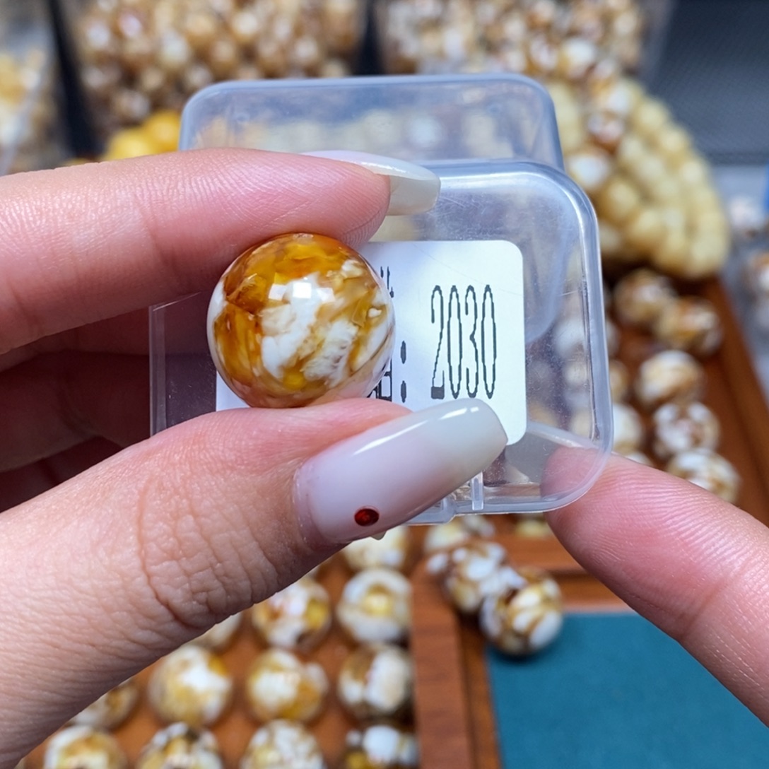 蜜蜡未镶嵌珠宝奇石2030