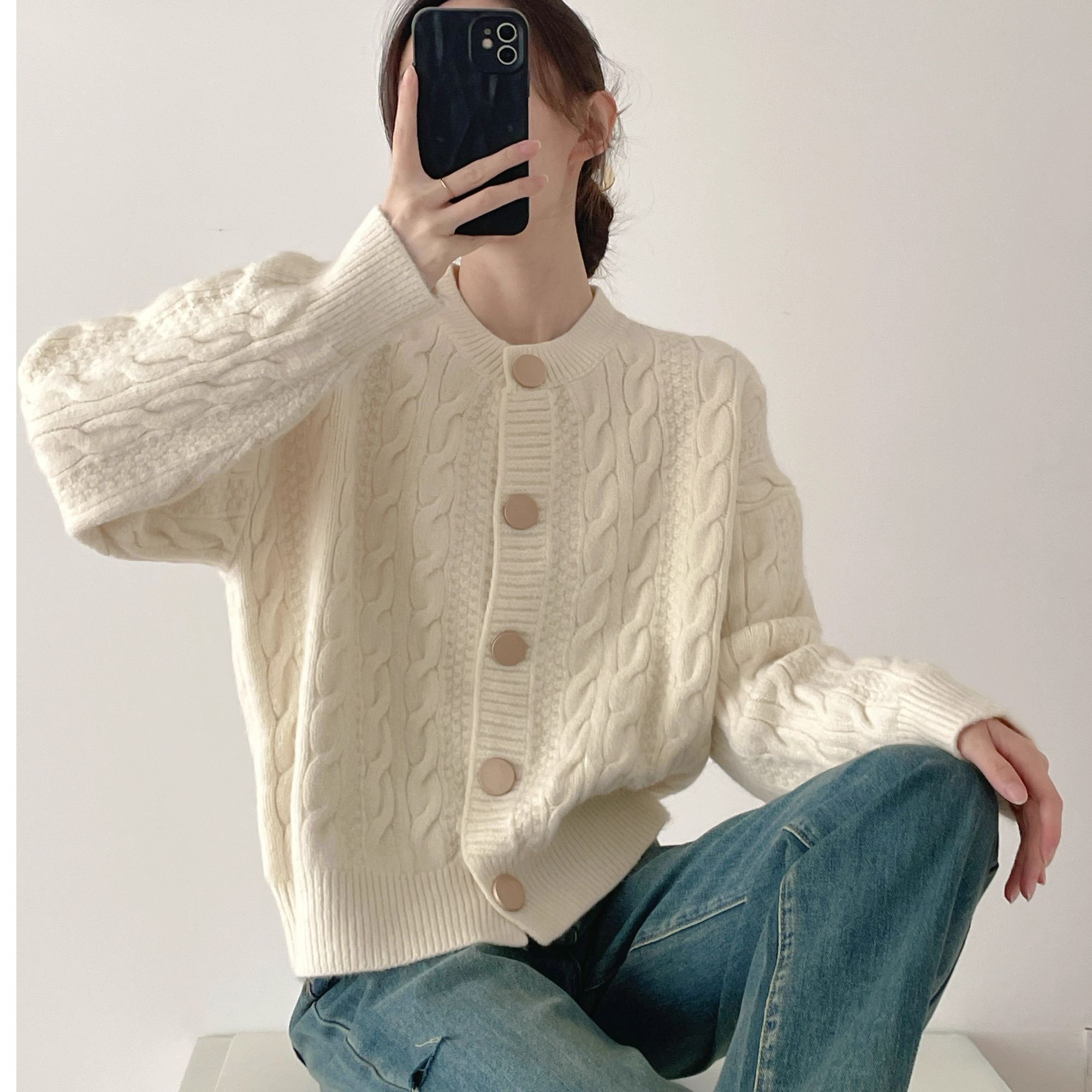 春季新款杏色设计感单排扣麻花扭绳长袖毛衣针织外套秋冬百搭上衣