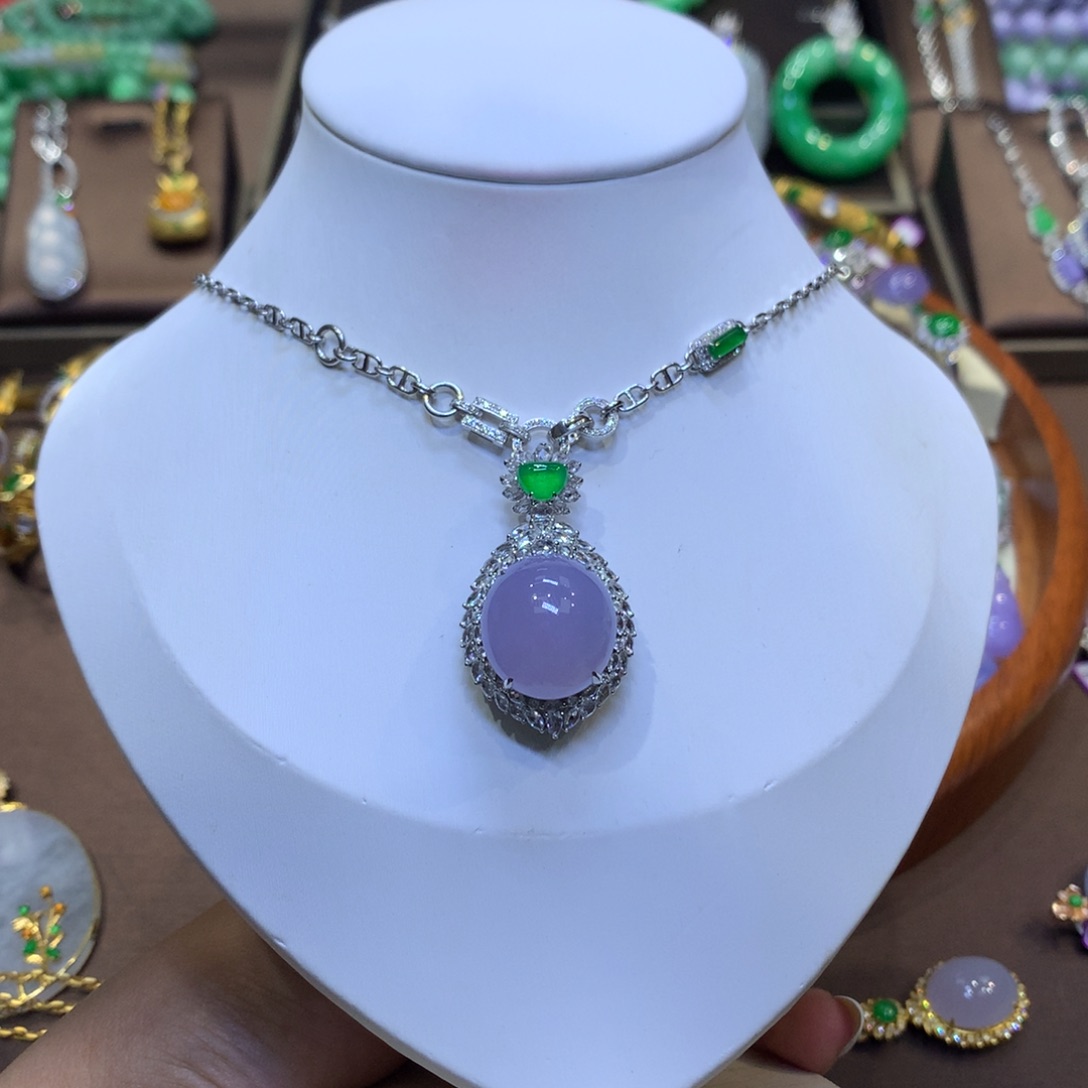 翡翠18K金镶嵌颈饰