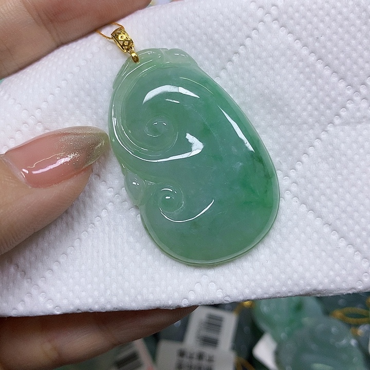 翡翠18K金镶嵌颈饰挂件