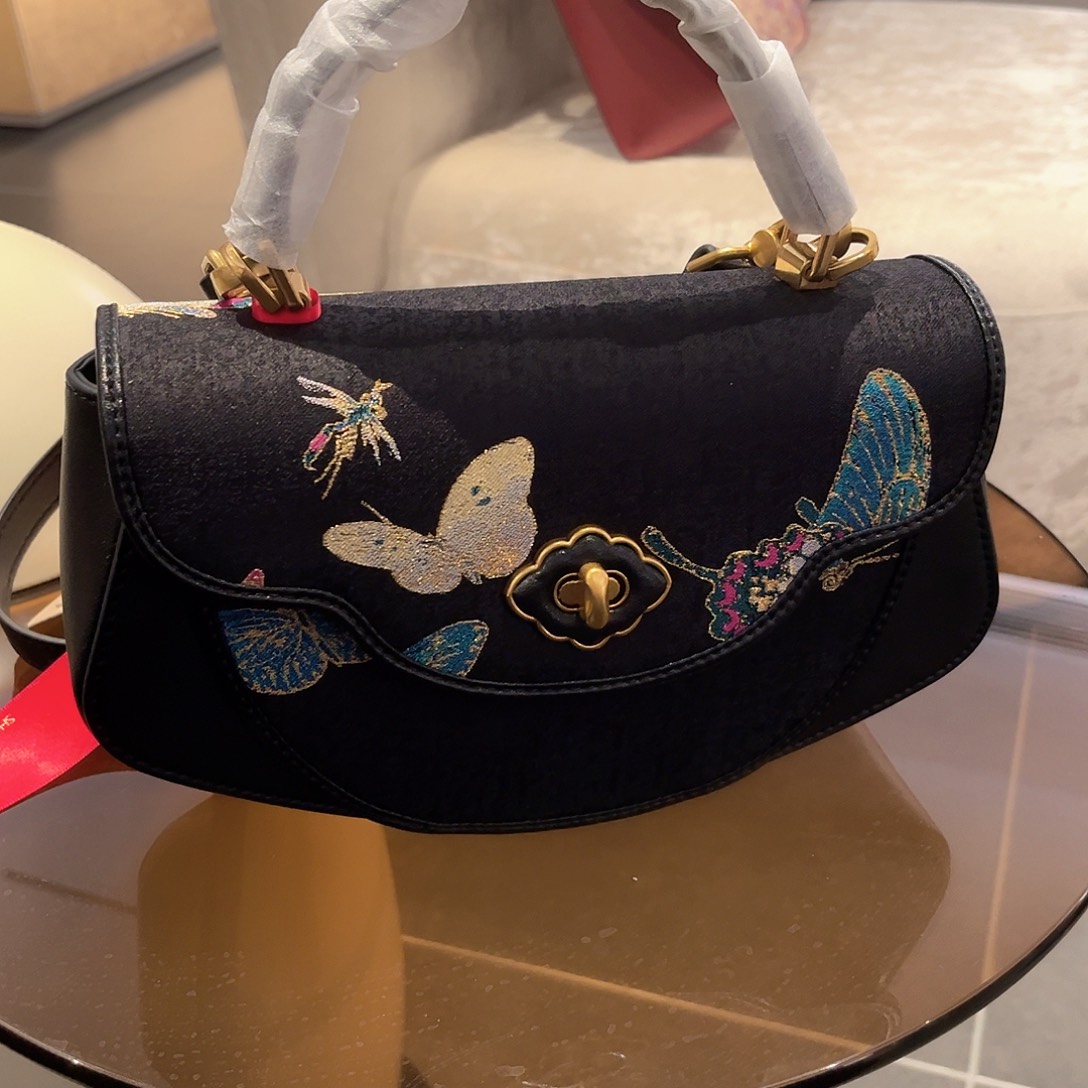 蚕丝展厅同色同款