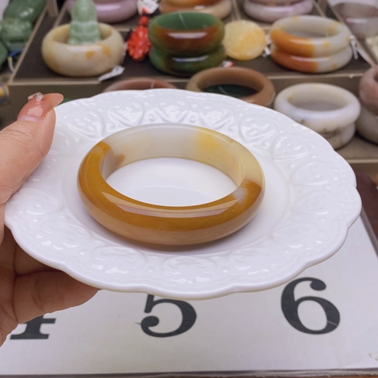 【闪购商品】石英质玉手镯未镶嵌