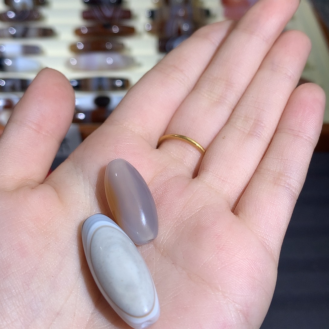 乐***求玛瑙/玉髓未镶嵌颈饰