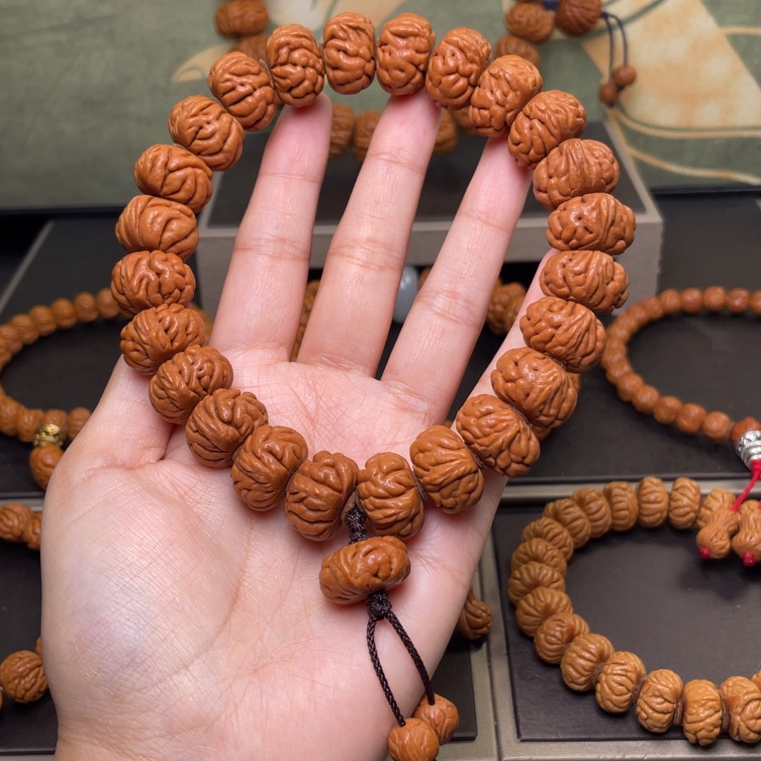 吊坠桃核18白玉龙手持