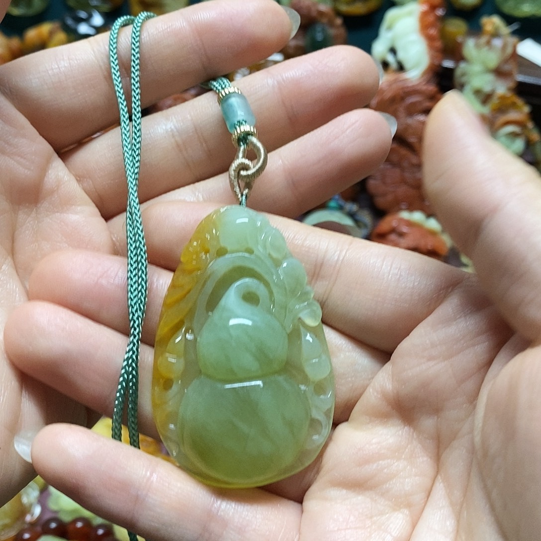 娇***岫玉未镶嵌吊坠(赠链)