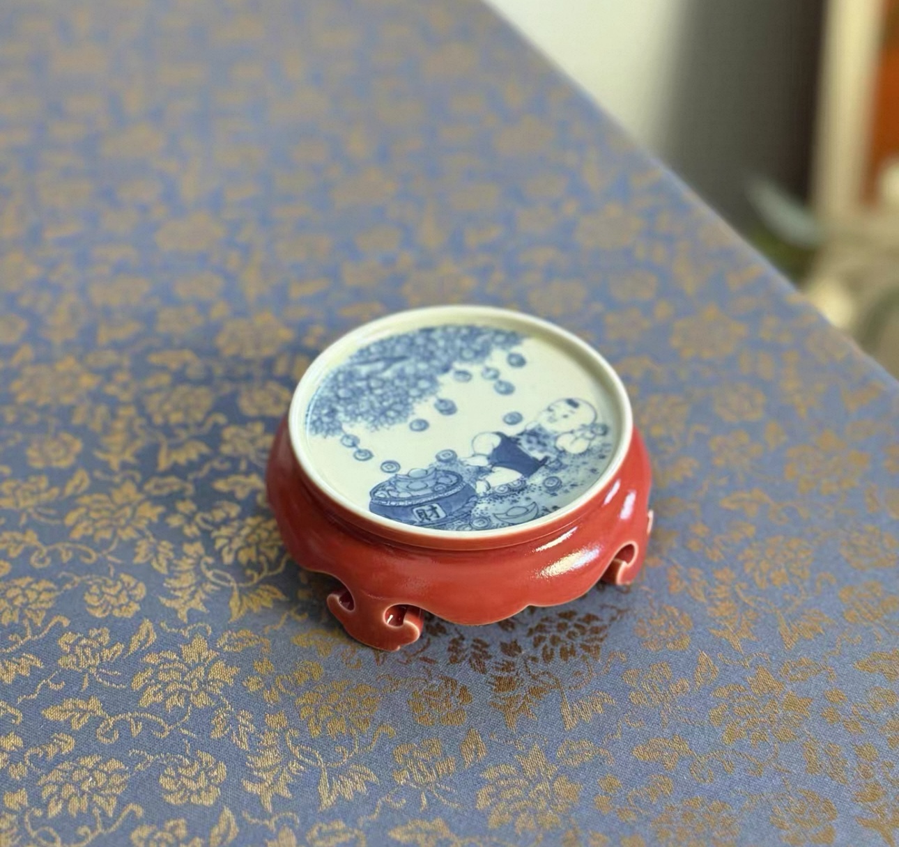 《梦乔茶器》雨香斋景德镇手工手绘柿红青花摇钱树童子板凳盖置