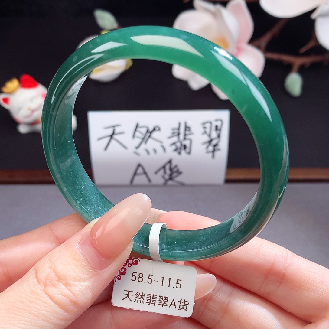 翡翠手镯（圆镯）未镶嵌