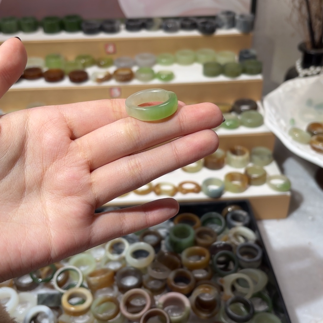 和田玉未镶嵌戒指