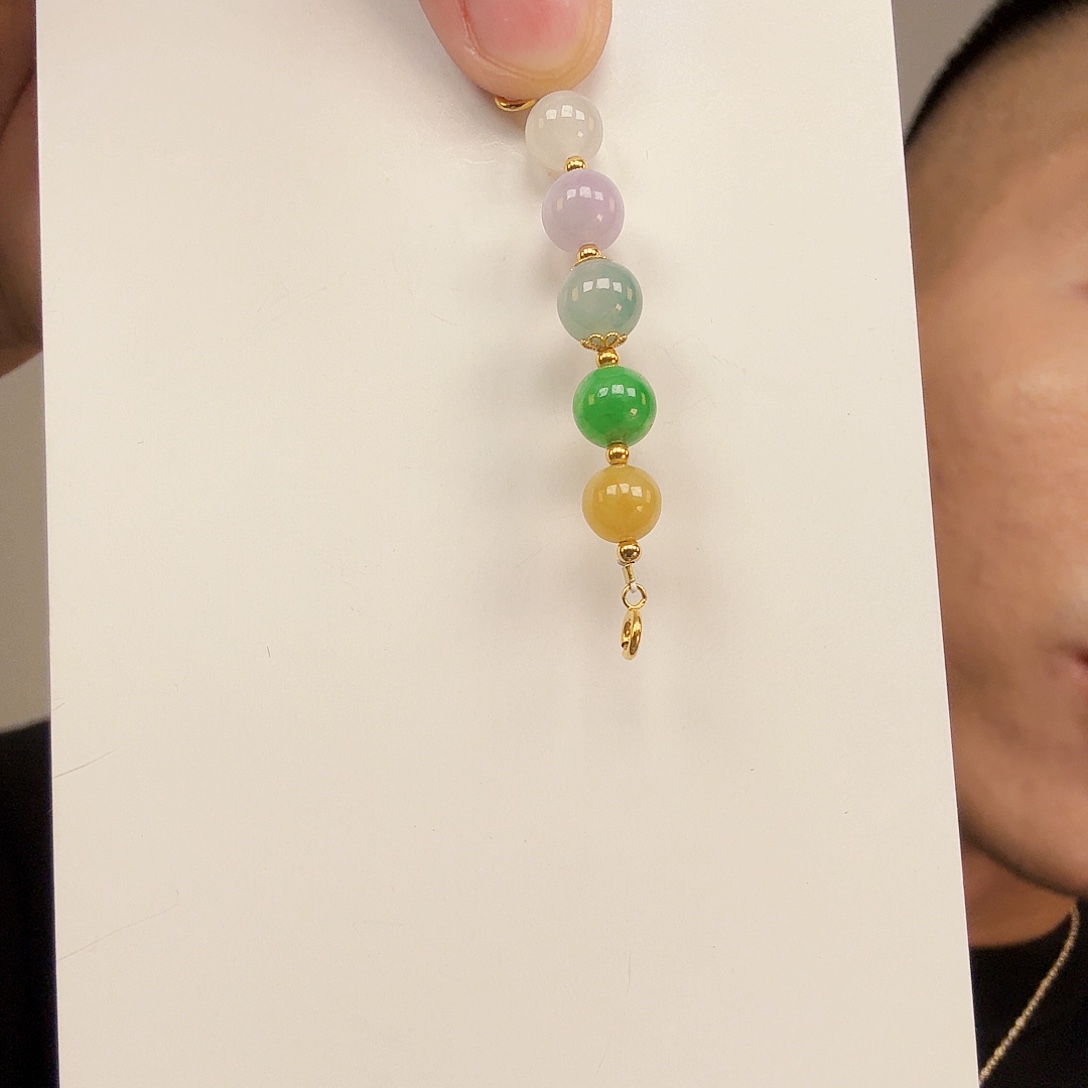 刺***瑰翡翠18K金镶嵌颈饰一件