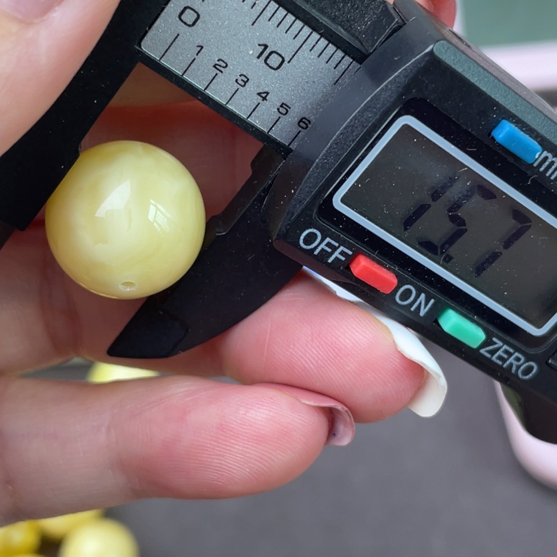 未镶嵌琥珀裸石蜜蜡320