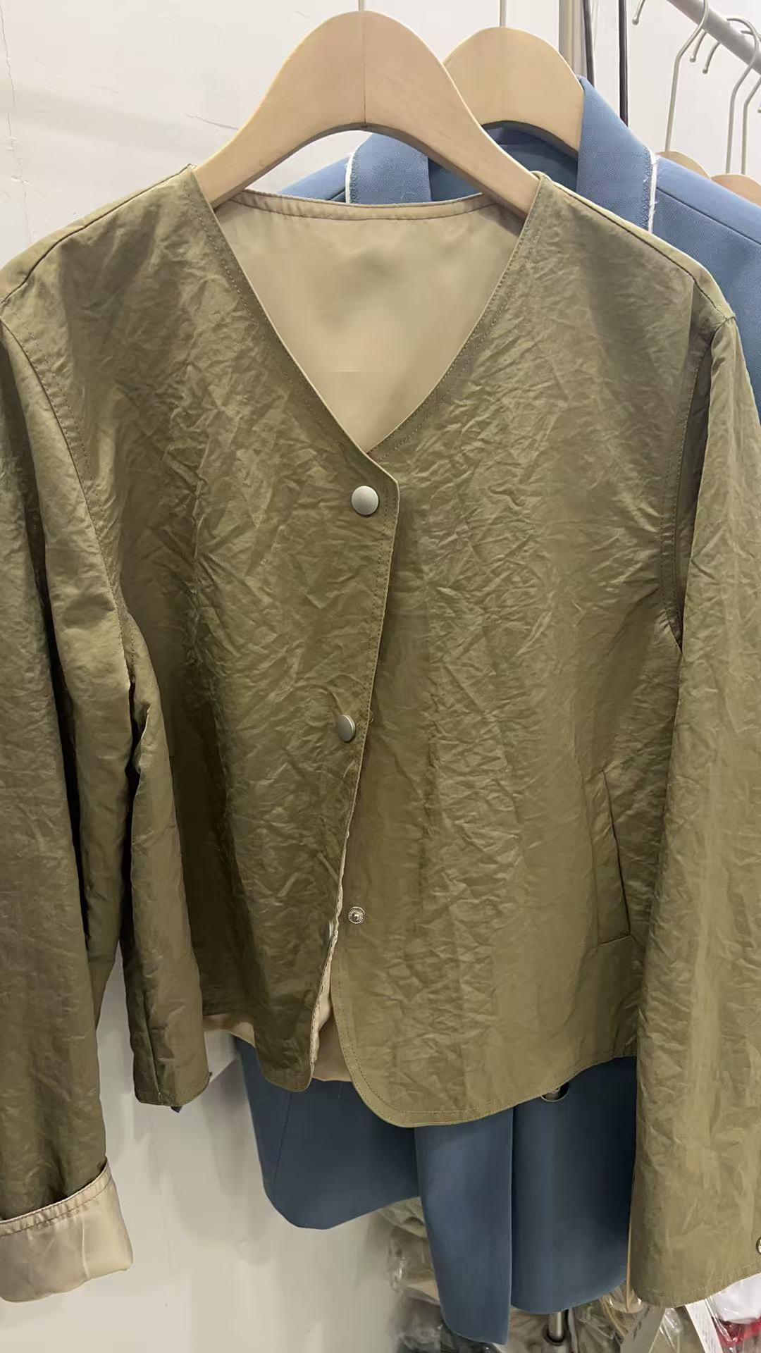 2025春款新款女装时尚韩版气质上衣女