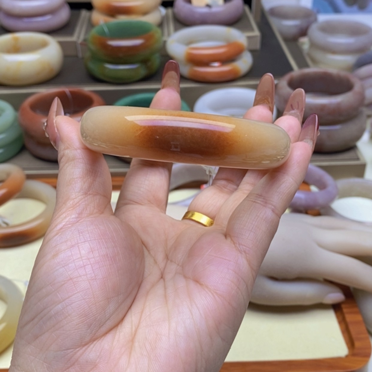 【闪购商品】石英质玉手镯未镶嵌穎*