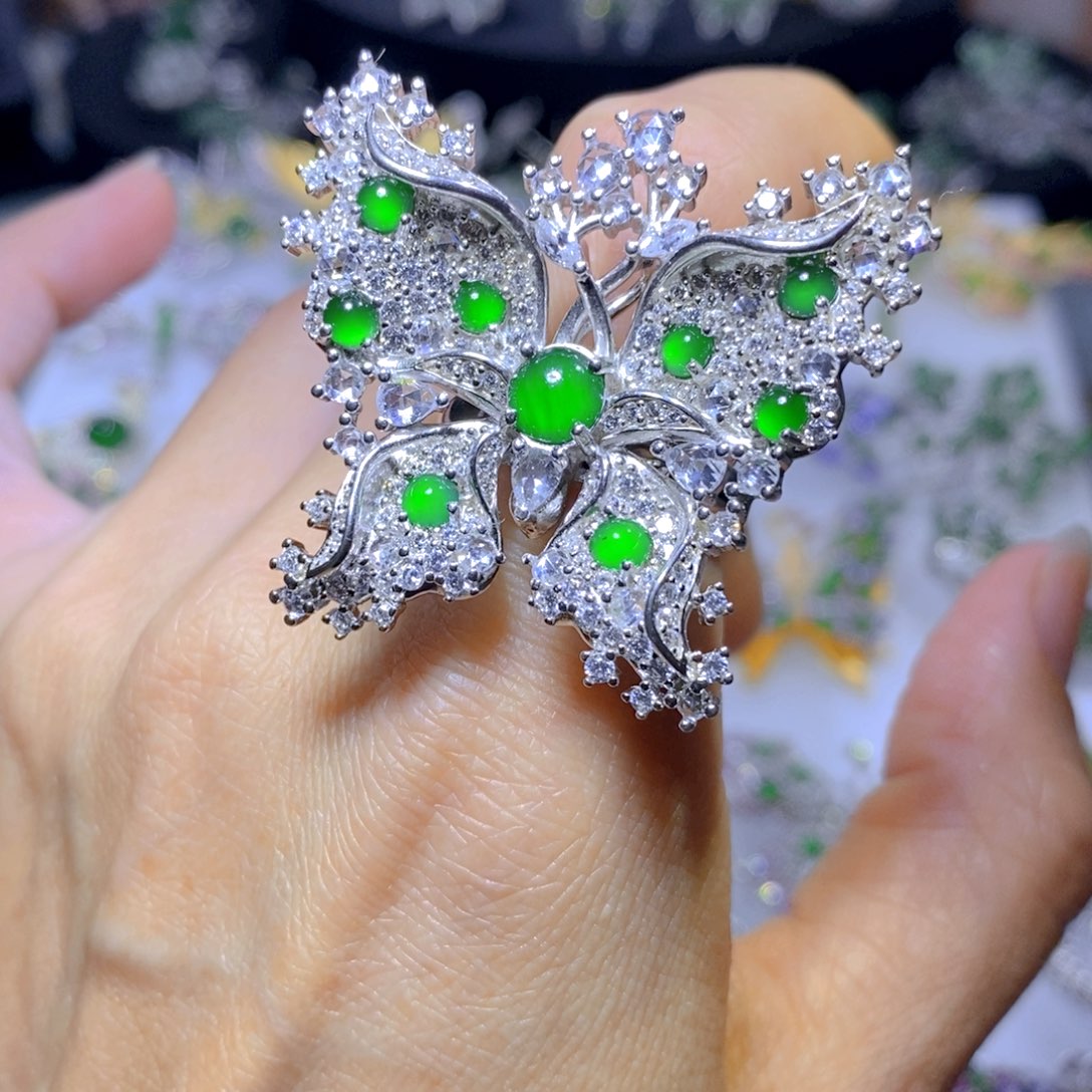 翡翠颈饰银S925镶嵌天然翡翠