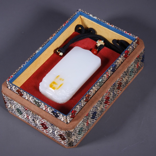 晚清民国时期 和田玉瑞兽平安无事牌 88081 W 毕