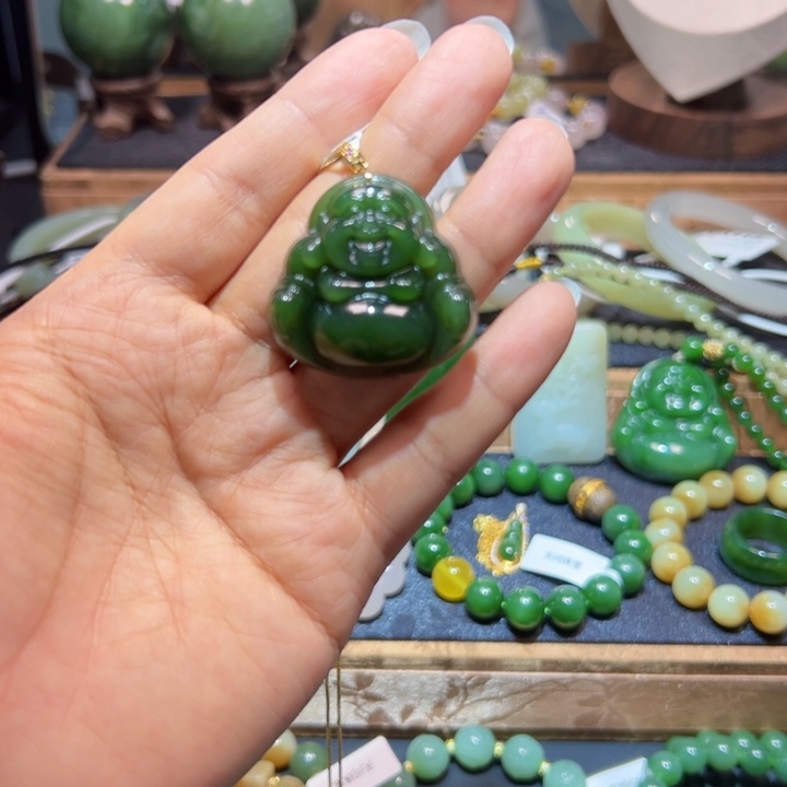 颈饰18K金镶嵌和田玉