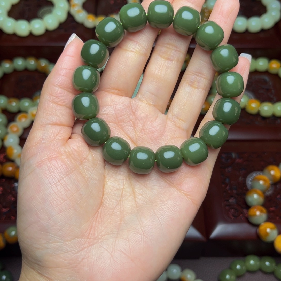 透闪石质玉未镶嵌珠宝奇石