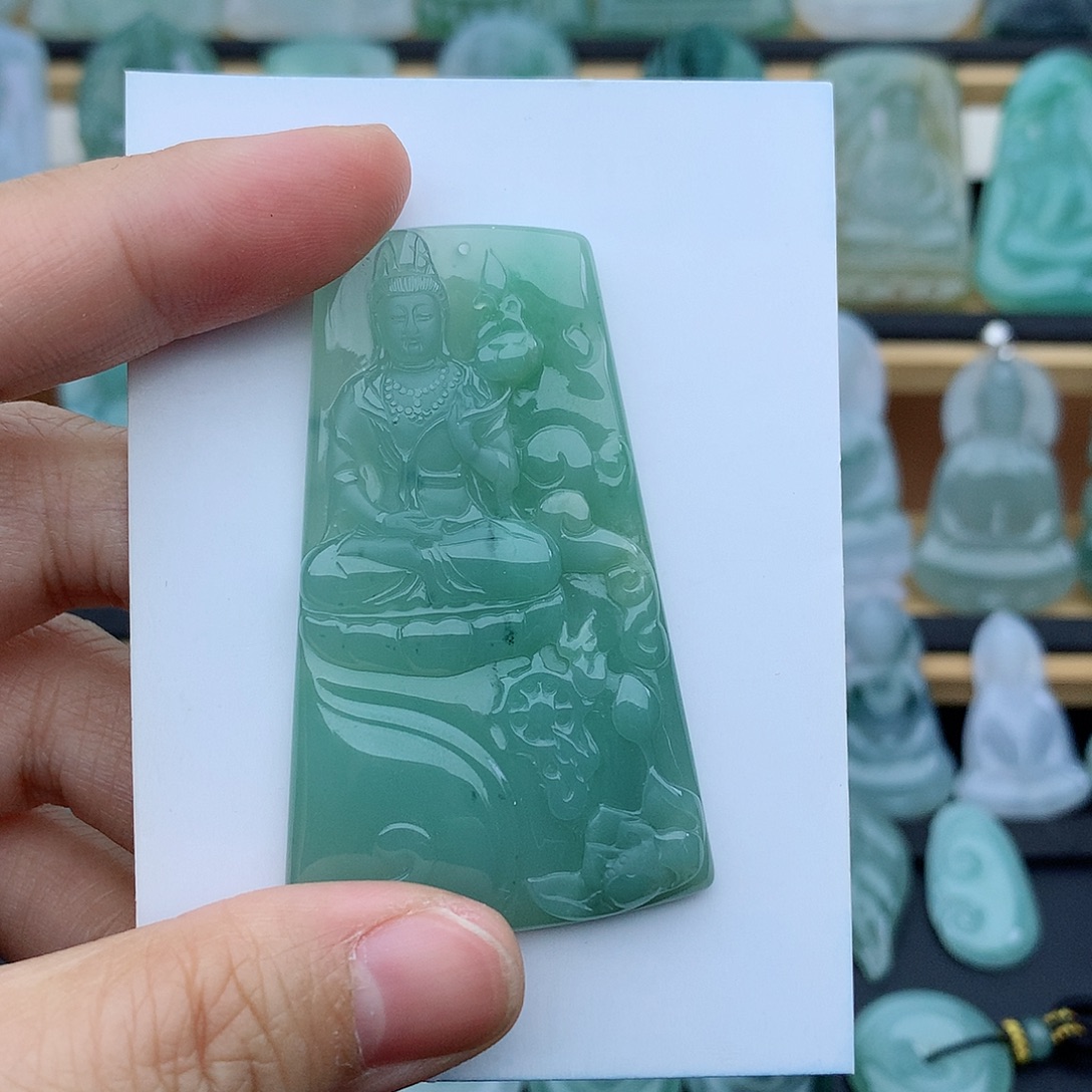 翡翠未镶嵌颈饰大势至