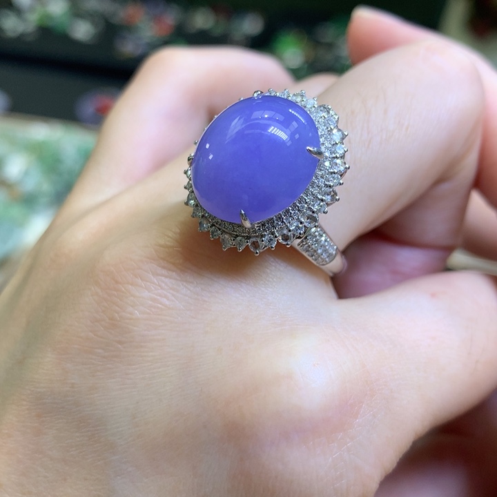 颈饰18K金镶嵌翡翠