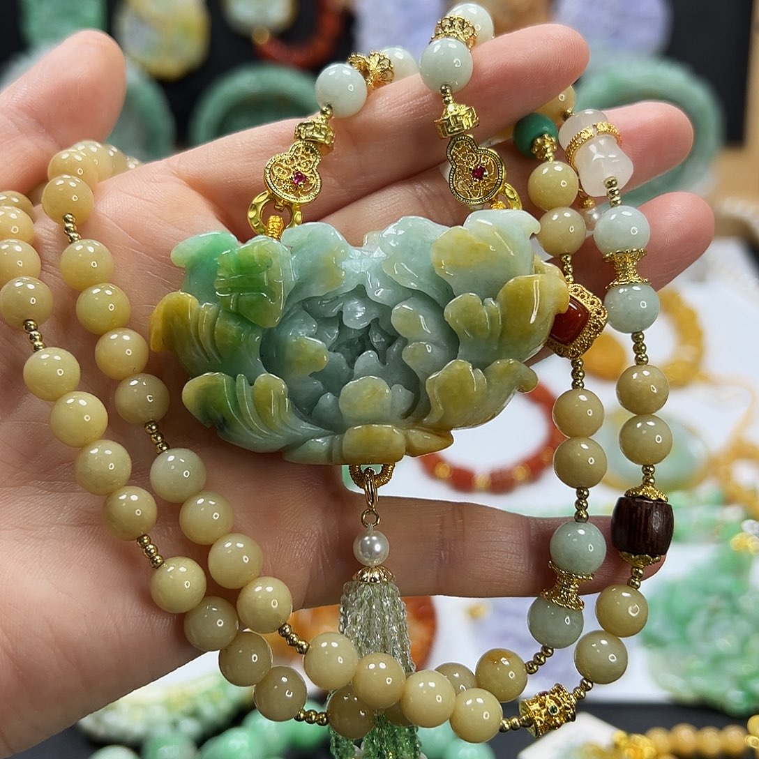 翡翠未镶嵌颈饰吊坠