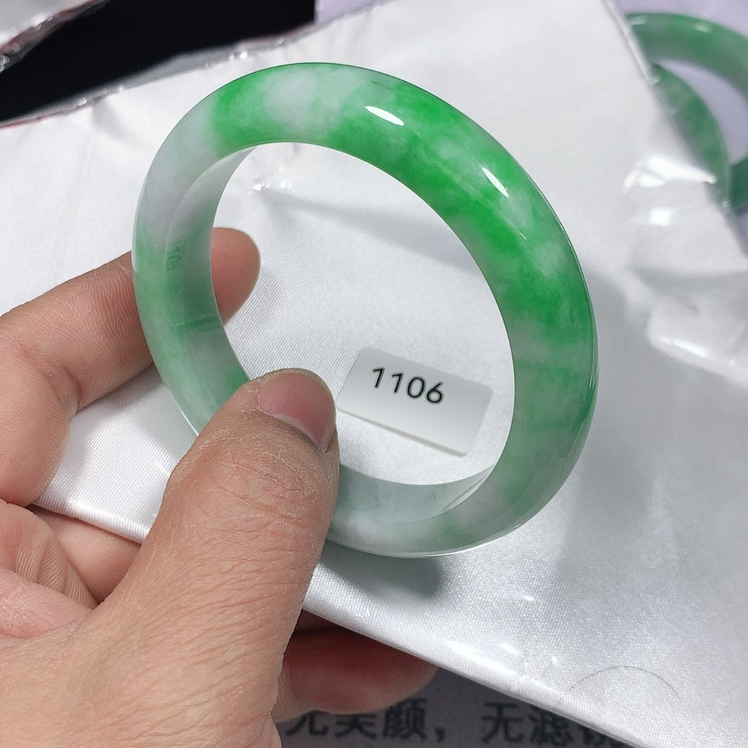 翡翠手镯未镶嵌天然缅甸翡翠手镯A货