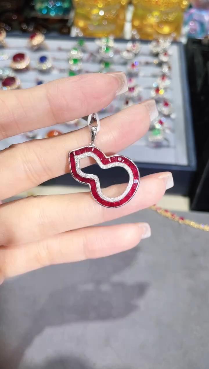 18K金镶嵌红宝石吊坠大葫芦