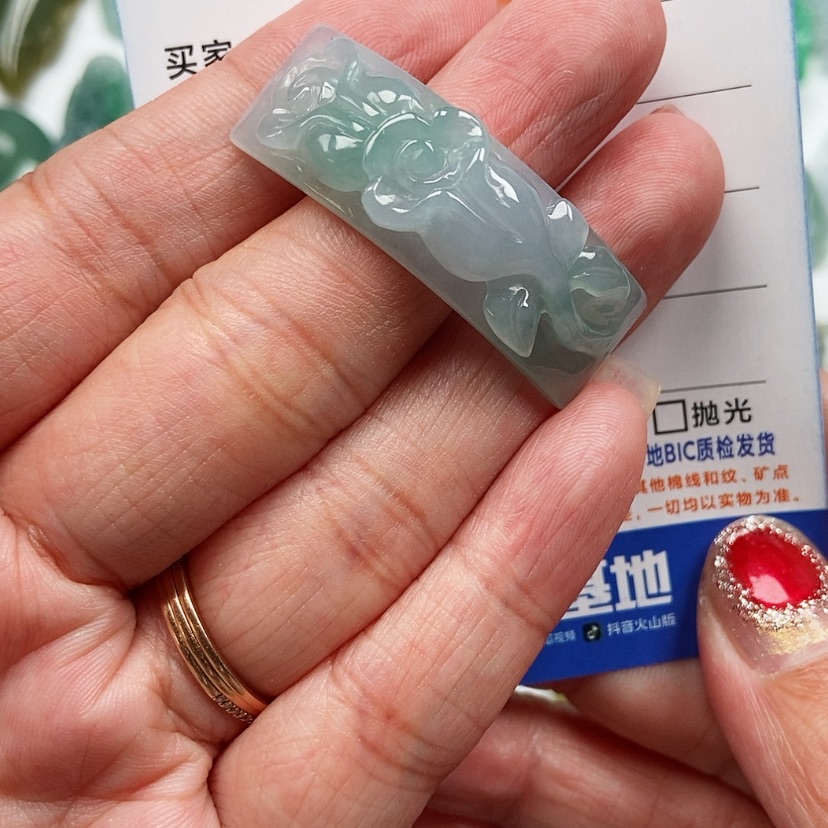 【闪购商品】翡翠颈饰未镶嵌玫瑰花手牌