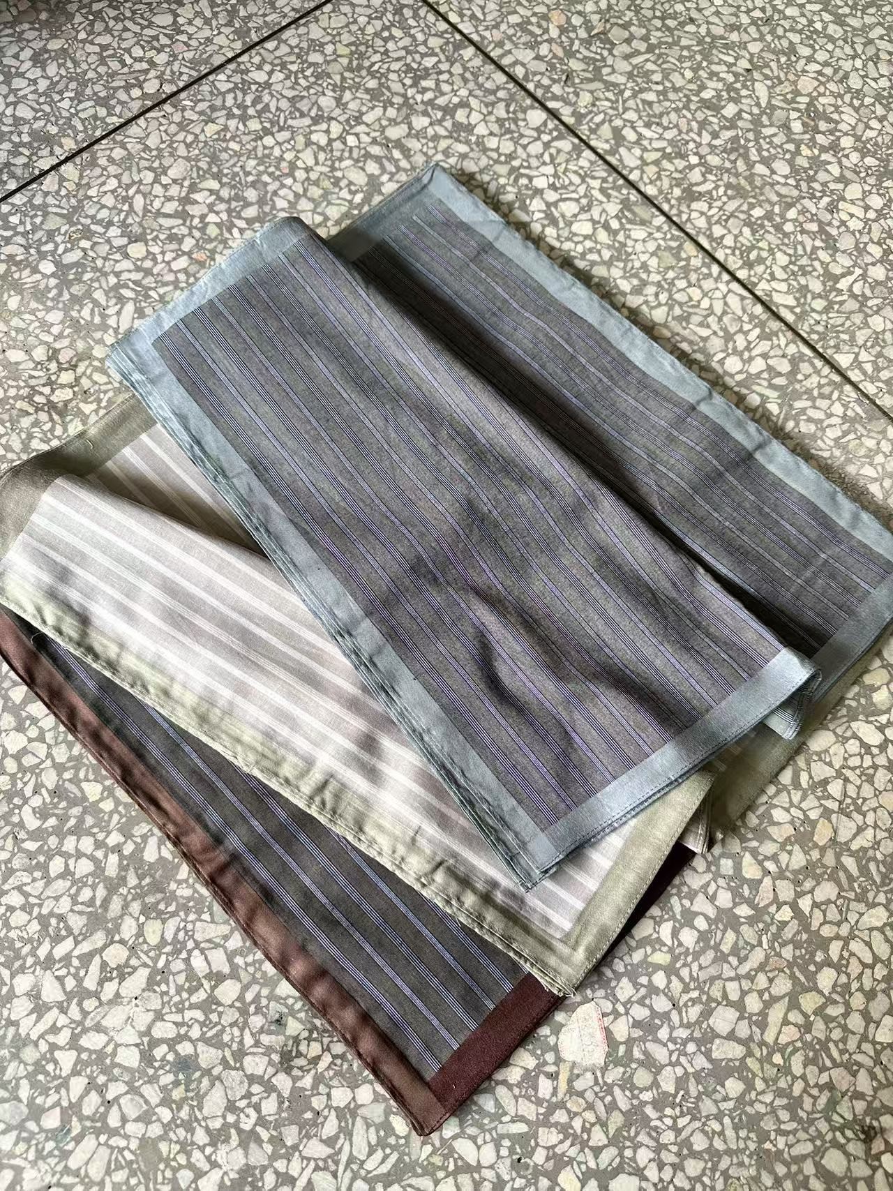 《兵哥外贸》40*40全棉深色系手帕 发12条 不挑色 不挑款