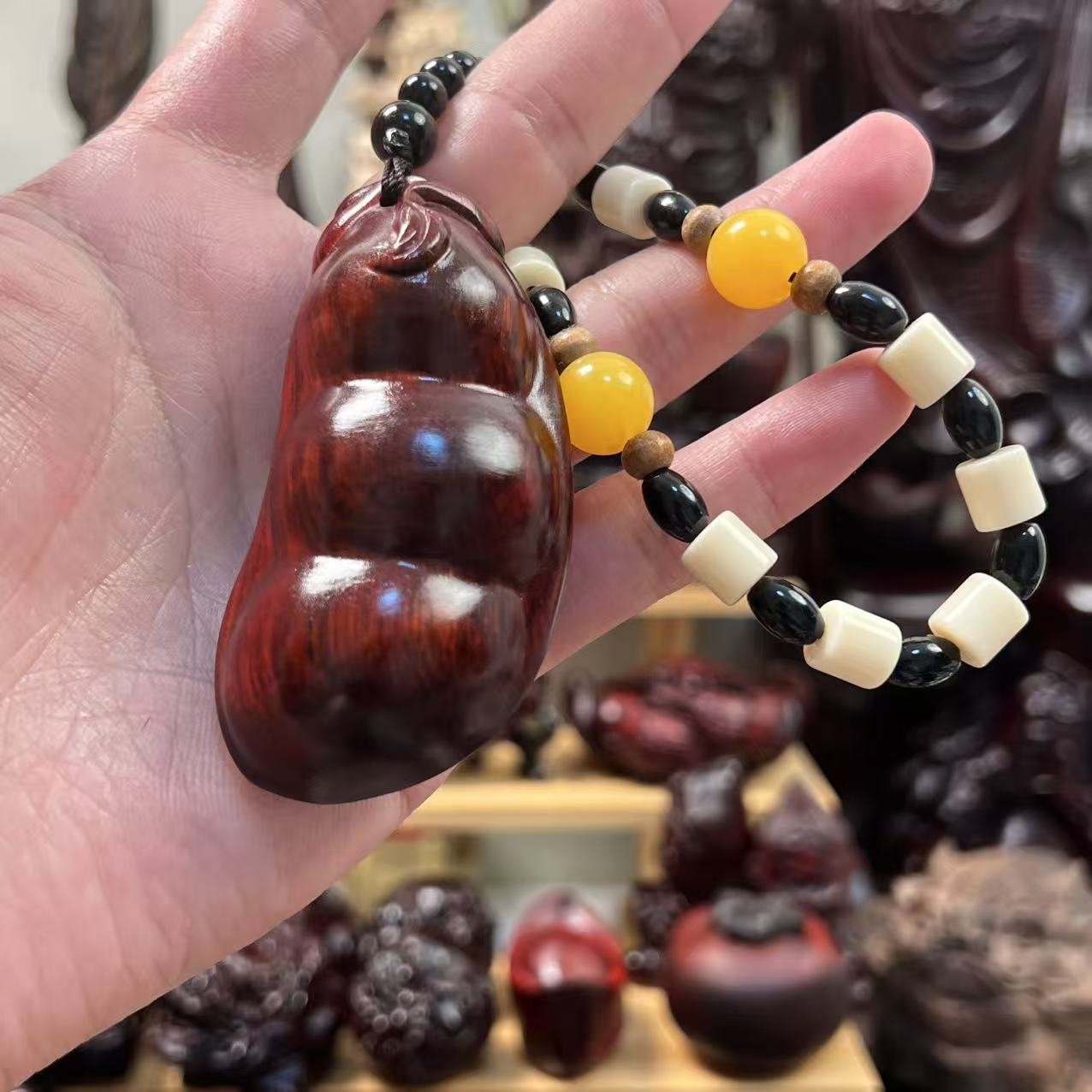 四季豆造型实木雕刻手把件挂件文玩摆件