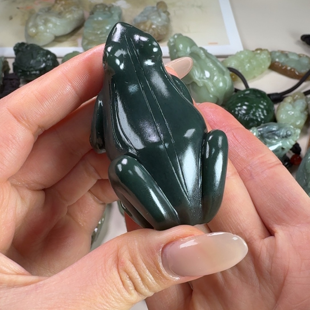 和田玉未镶嵌把件