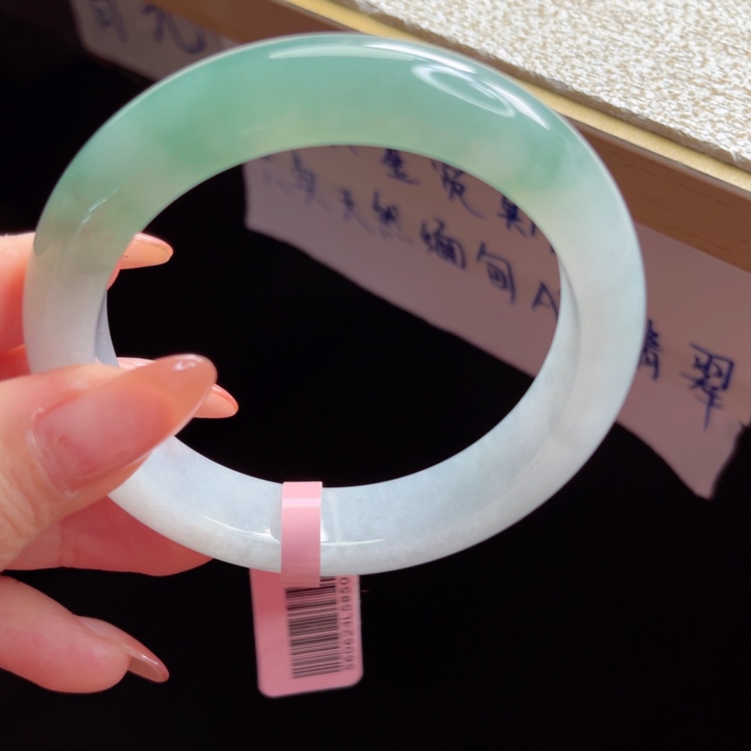 翡翠手镯未镶嵌手镯