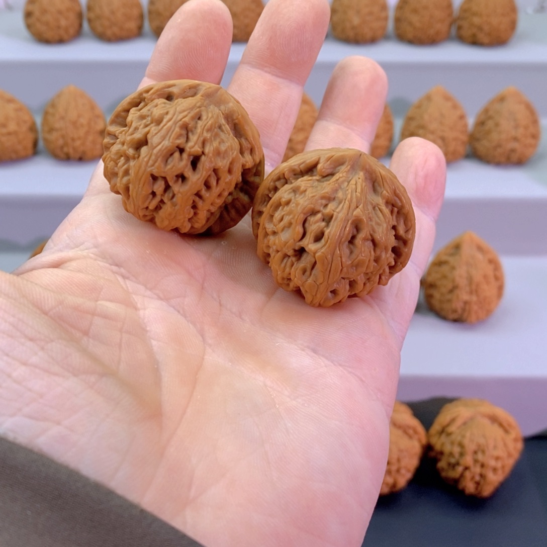 文玩核桃把件38红锦鲤