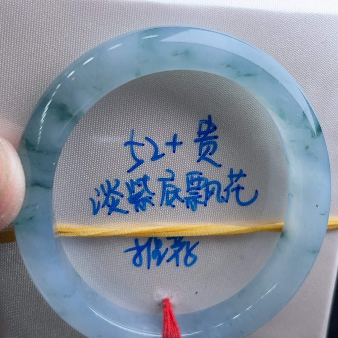 翡翠手镯未镶嵌翡翠手镯
