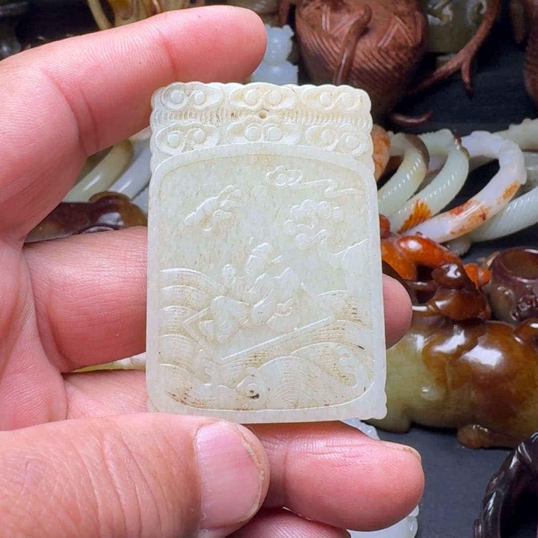 和田玉挂件9K金镶嵌虎**下