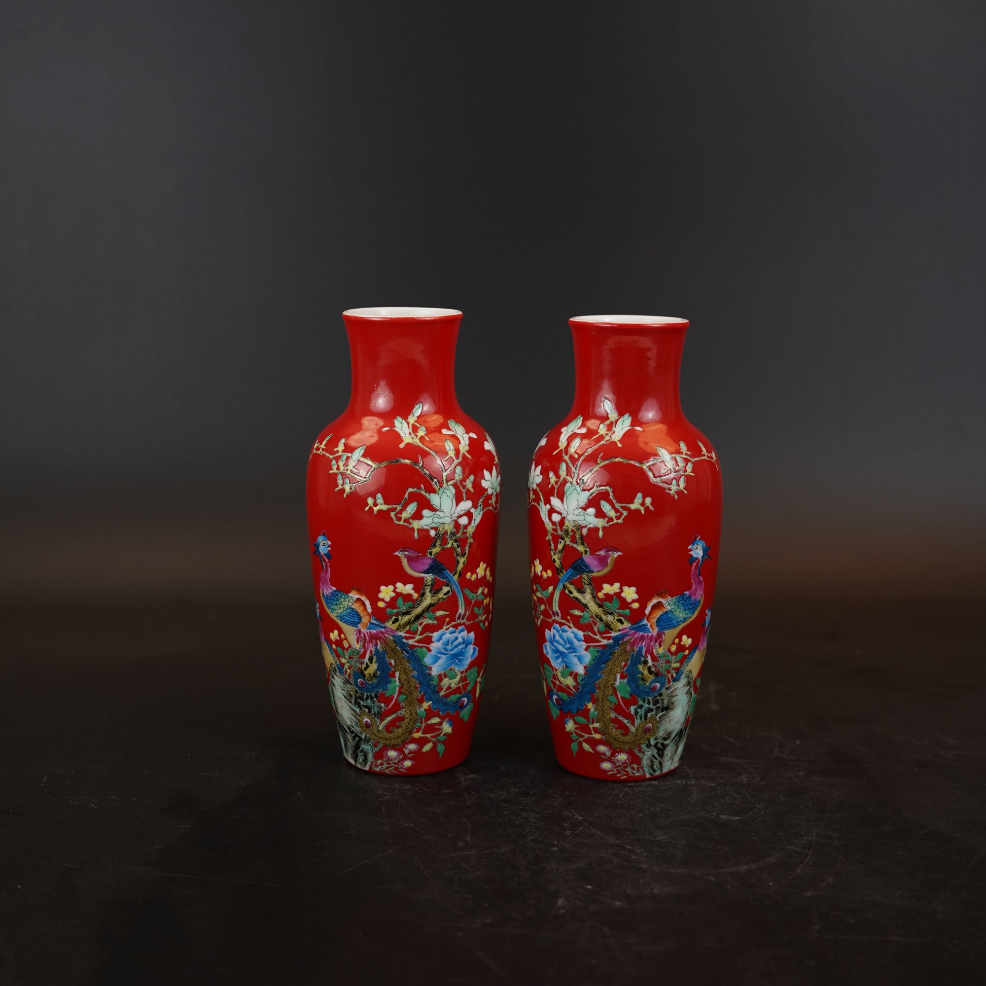 古董/瓷器/收藏/清-雍正-朱砂红釉粉彩鸟语花香纹饰赏瓶一对/0116