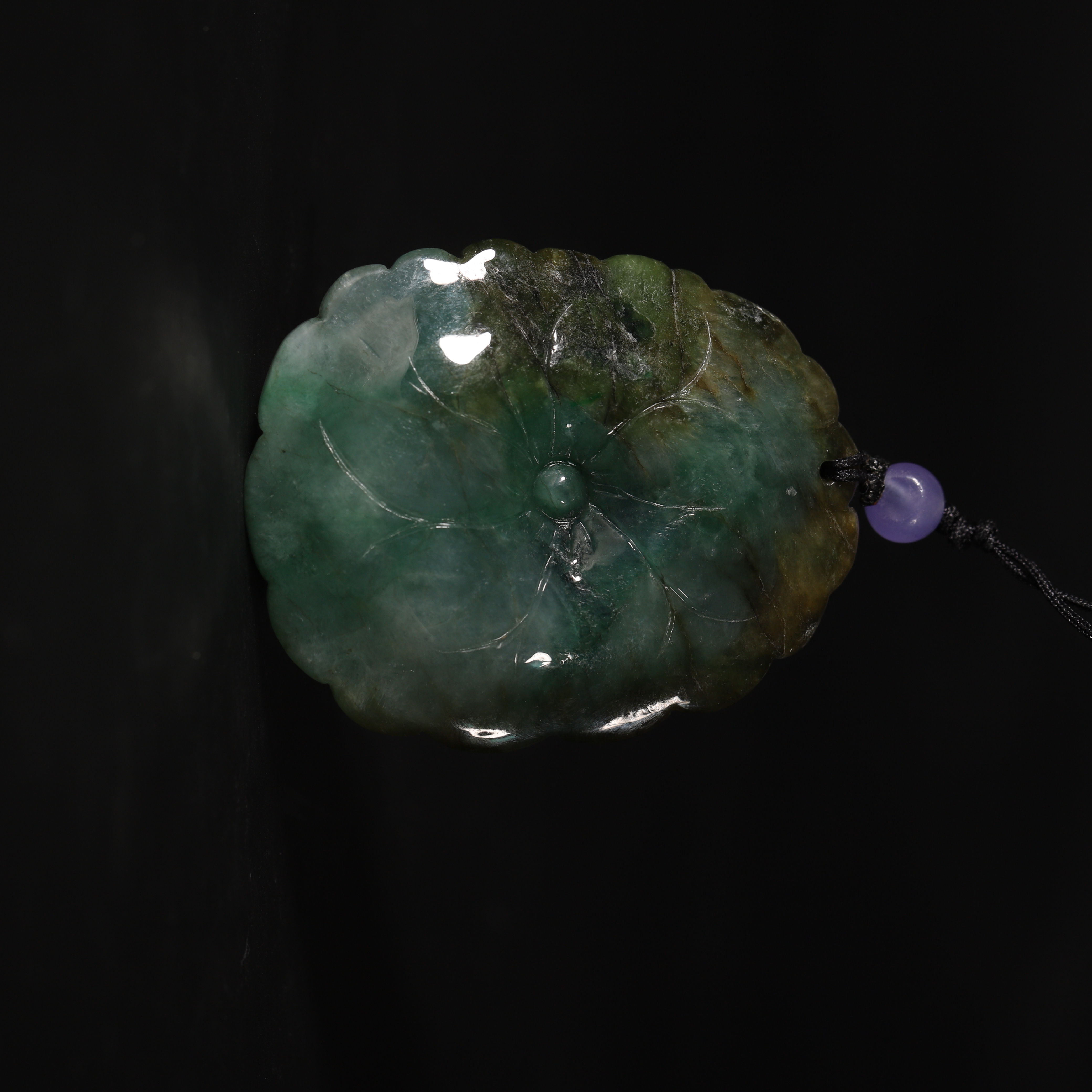 Lot55 清代 翡翠鱼戏莲叶间挂件