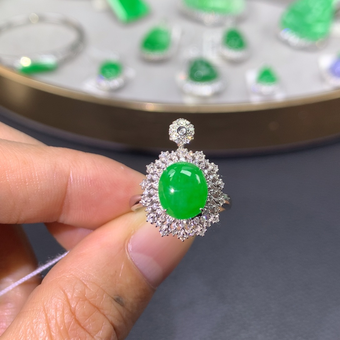 翡翠戒指18K金镶嵌翡翠