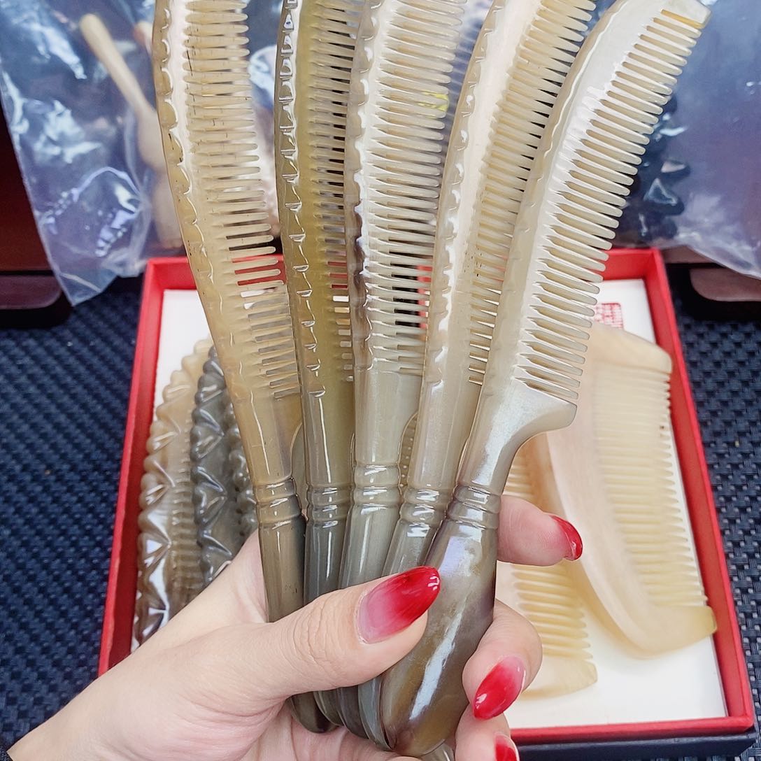 纯手工制作纯牛角梳子