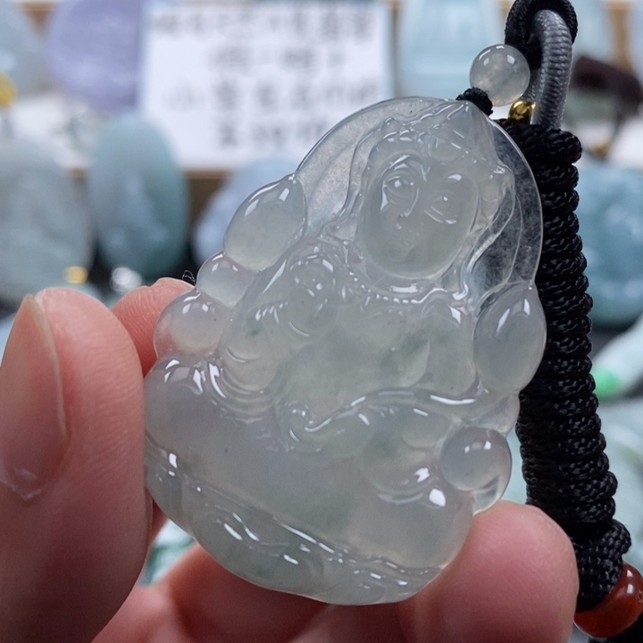 翡翠颈饰未镶嵌翡翠