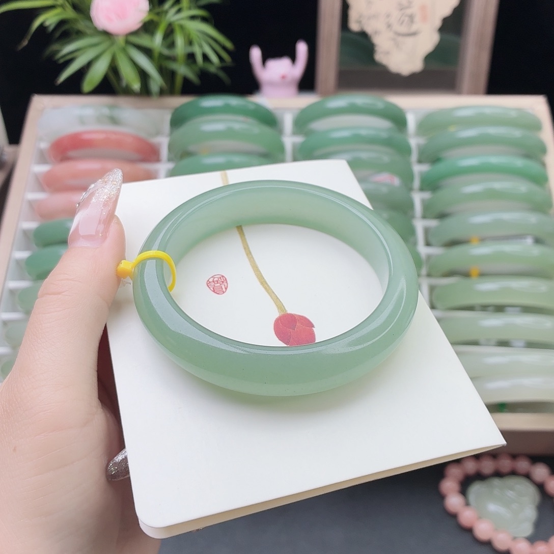 石英质玉未镶嵌手镯58